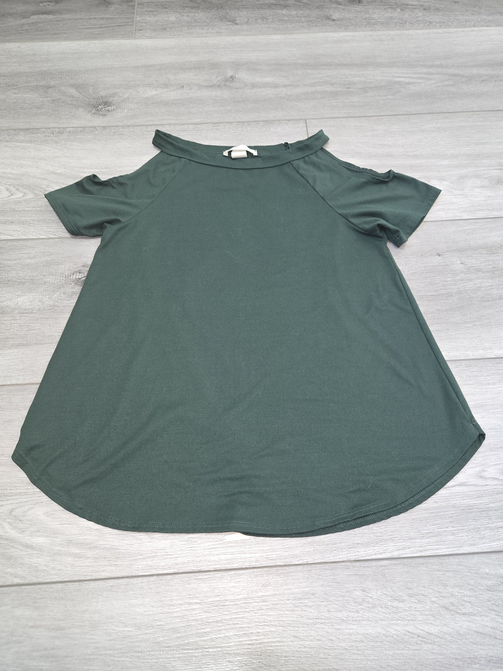 gaze Cold-Shoulder Tunic Top in Dark Green